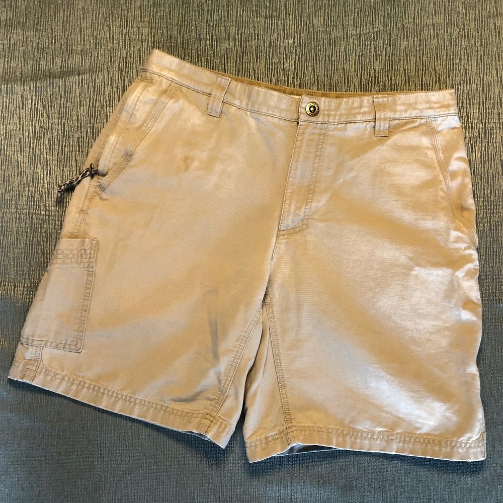 Columbia Men's khaki/tan shorts. Size 34” waist